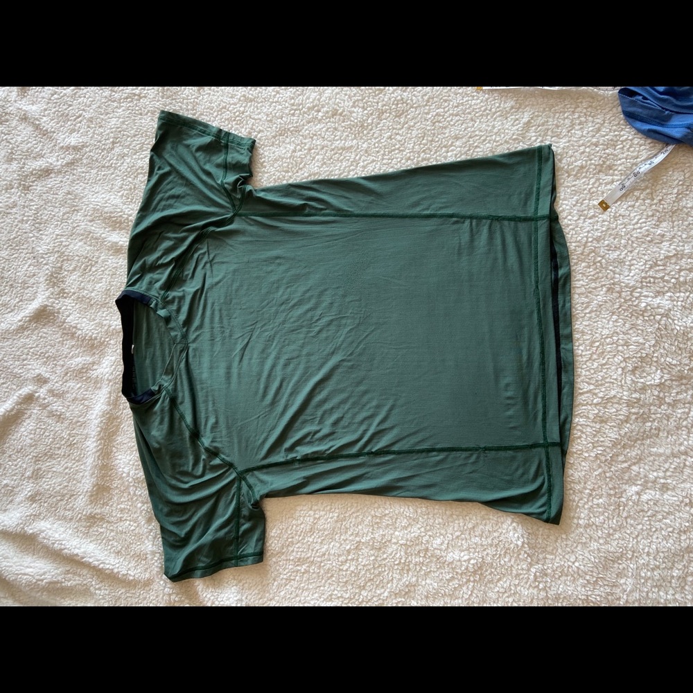 Lululemon men t shirt.